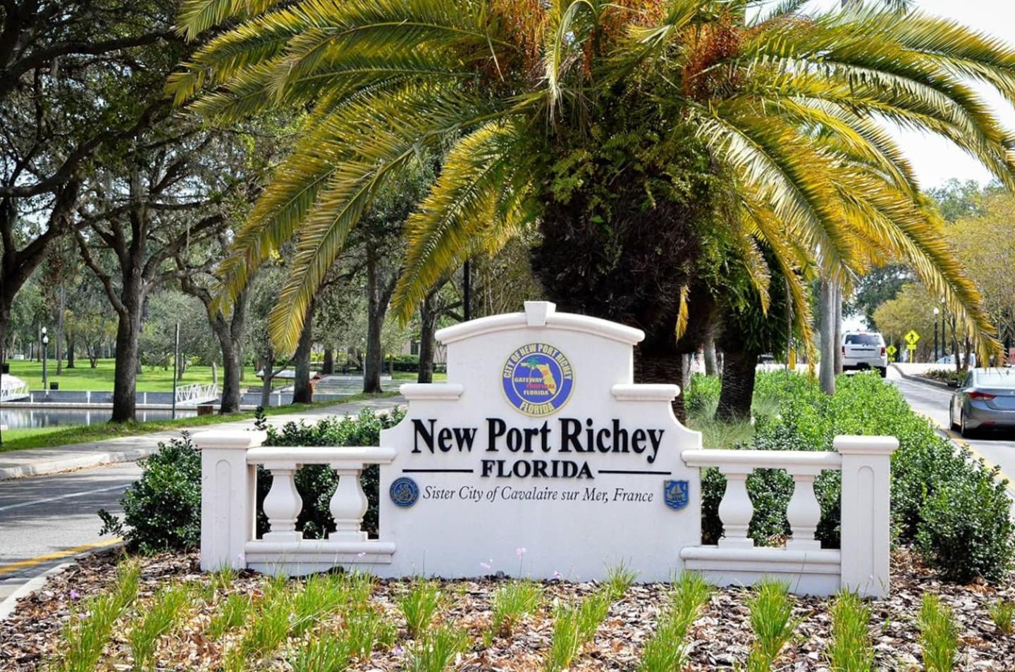 Walk Everywhere! 1-Bedroom Gem In Downtown Hub New Port Richey Ngoại thất bức ảnh