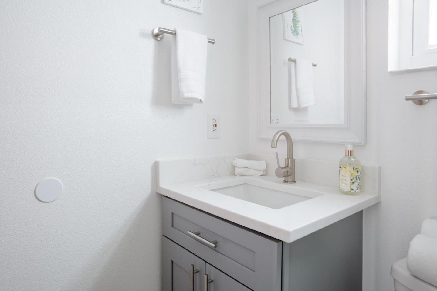 Walk Everywhere! 1-Bedroom Gem In Downtown Hub New Port Richey Ngoại thất bức ảnh
