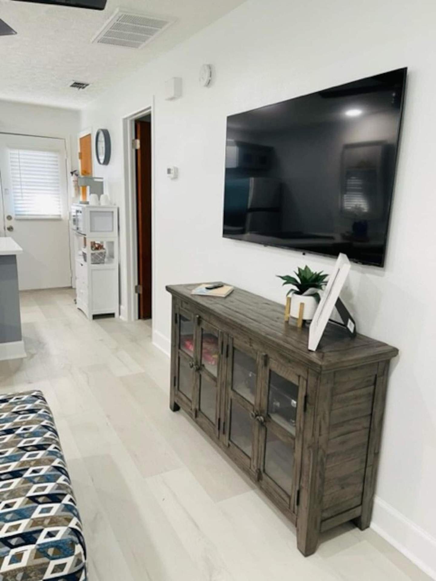 Walk Everywhere! 1-Bedroom Gem In Downtown Hub New Port Richey Ngoại thất bức ảnh