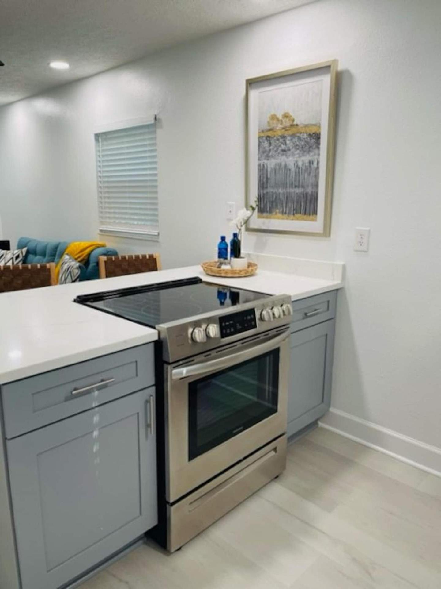 Walk Everywhere! 1-Bedroom Gem In Downtown Hub New Port Richey Ngoại thất bức ảnh