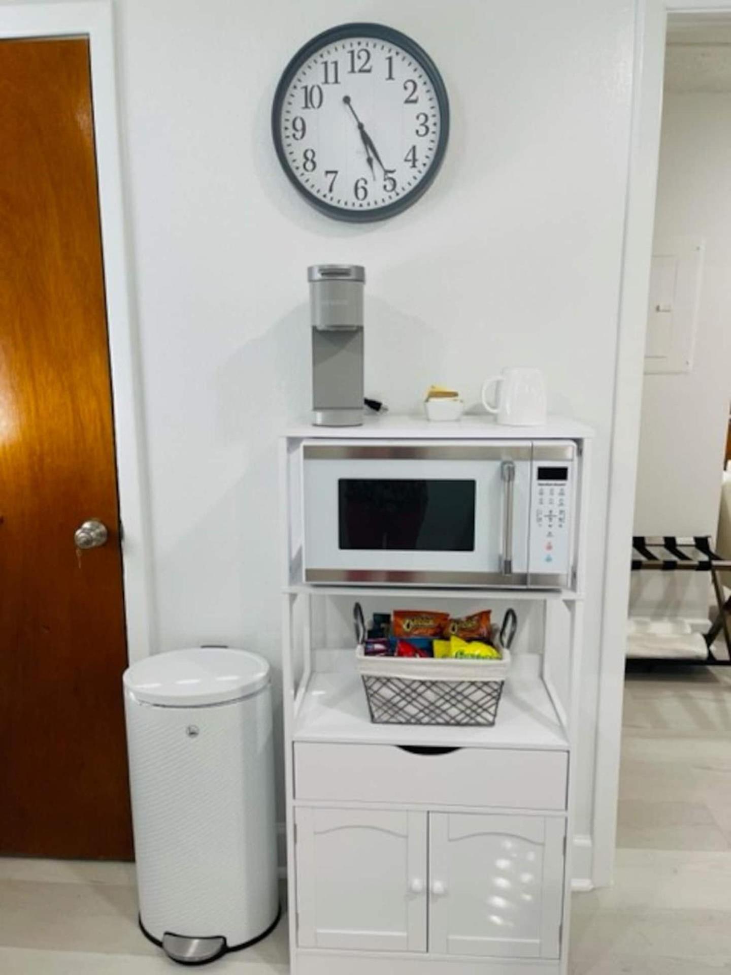 Walk Everywhere! 1-Bedroom Gem In Downtown Hub New Port Richey Ngoại thất bức ảnh