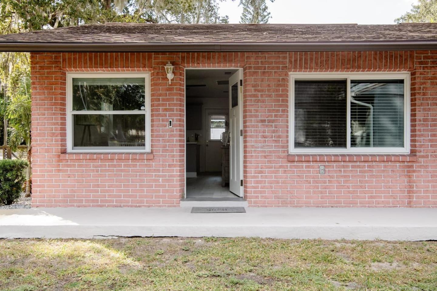Walk Everywhere! 1-Bedroom Gem In Downtown Hub New Port Richey Ngoại thất bức ảnh