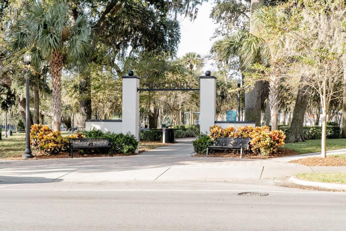 Walk Everywhere! 1-Bedroom Gem In Downtown Hub New Port Richey Ngoại thất bức ảnh