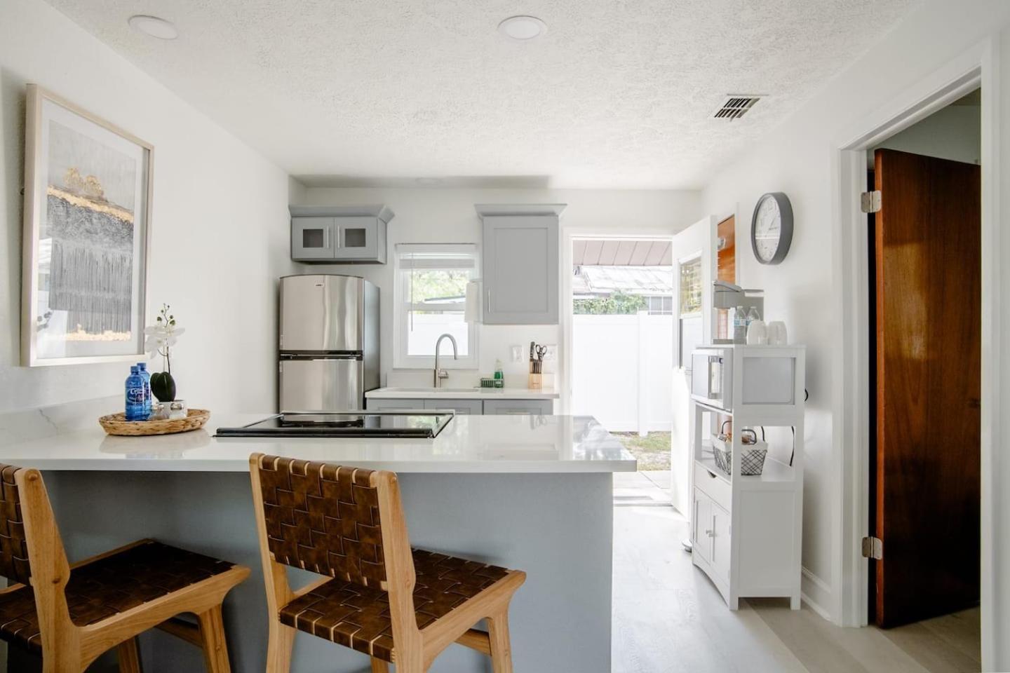 Walk Everywhere! 1-Bedroom Gem In Downtown Hub New Port Richey Ngoại thất bức ảnh